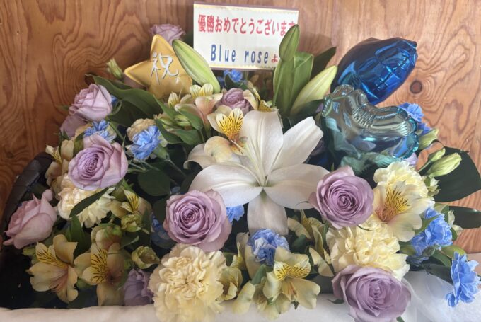 Blue rose代表　清水良美　様より優勝記念のお花をいただきました。